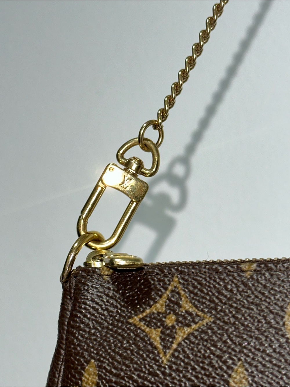 Louis Vuitton Mini Pochette Accessoires Monogram Canvas | FL0095 | Pre-Loved - Picture 4 of 16